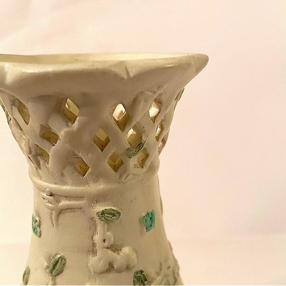 Italian Barbotine Majolica Vase Floral Large Pink Roses 7.5” inches. - Picture 2 of 9